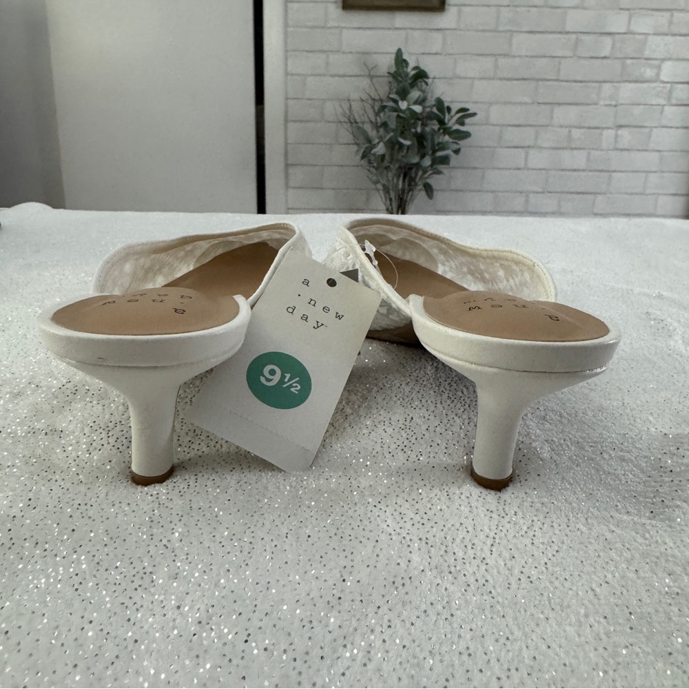 A NEW DAY Women's Off White Delilah Floral Embroidered Lace Mule Heels - Picture 7 of 7